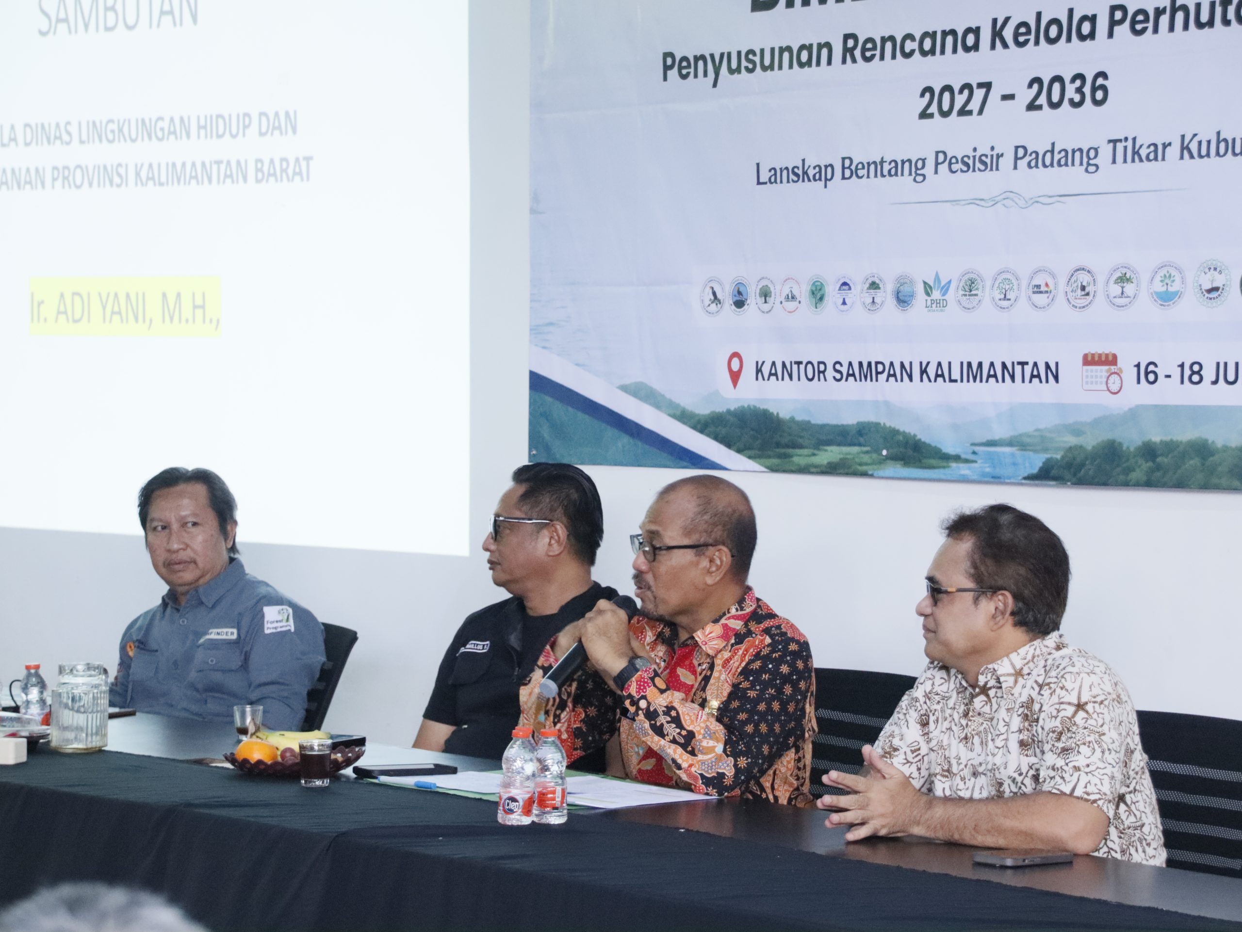 Bimbingan Teknis Penyusunan RKPS Periode 2027–2036 bagi 20 LPHD yang diselenggarakan di Aula SAMPAN Kalimantan, Kabupaten Kubu Raya, pada 13–18 Juli 2026.